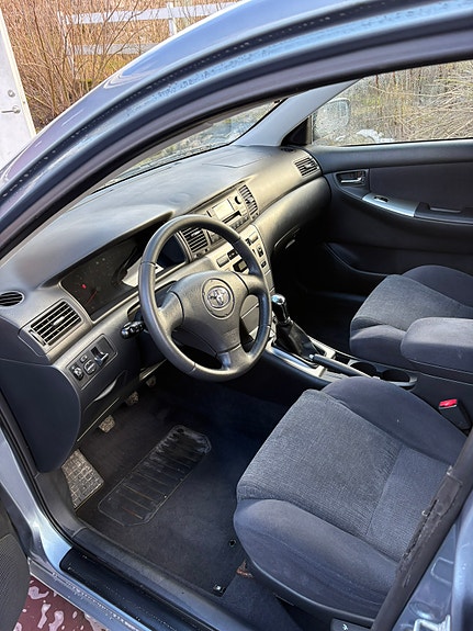 Toyota Corolla 7 of 12