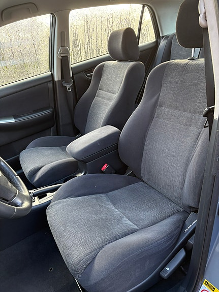 Toyota Corolla 8 of 12