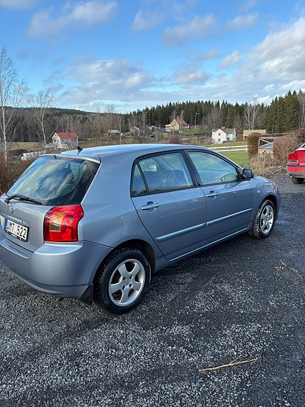 Toyota Corolla 3 of 12