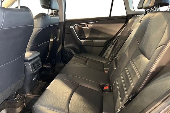 Toyota RAV4 13 of 21