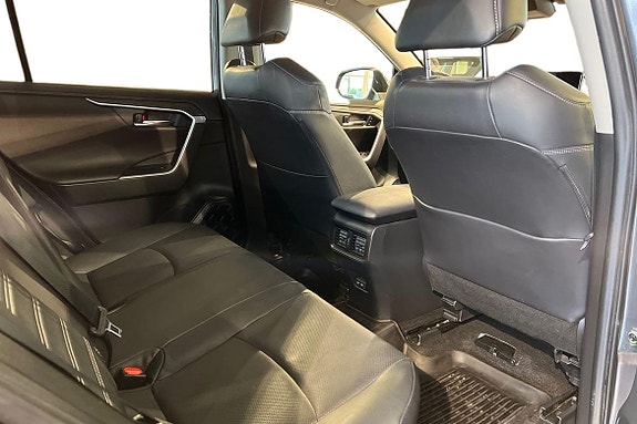 Toyota RAV4 9 of 21