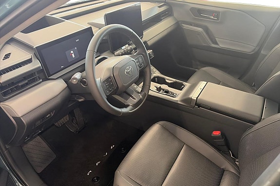 Toyota RAV4 9 of 12