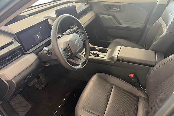 Toyota RAV4 6 of 12