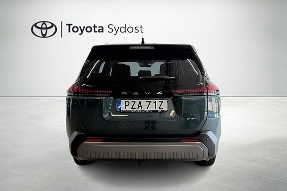 Toyota RAV4 4 of 12