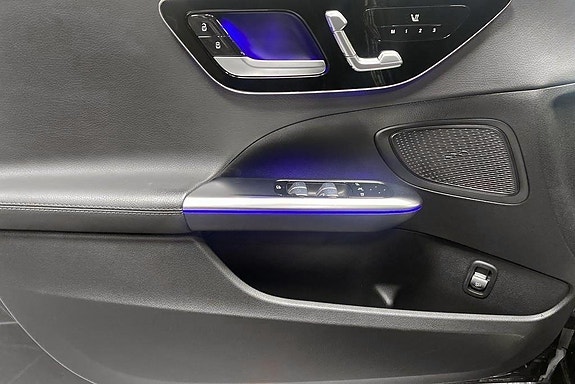 Mercedes-Benz C300 14 of 14