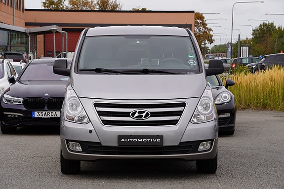 Hyundai H-1 2 of 11