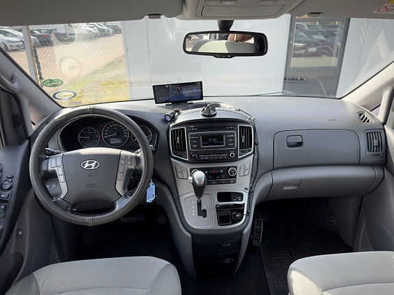 Hyundai H-1 7 of 11