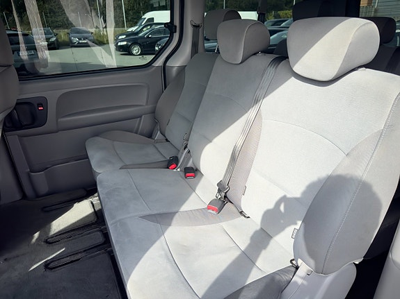 Hyundai H-1 8 of 11