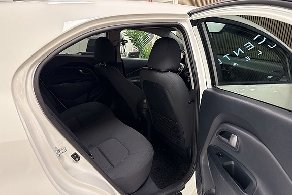 Kia Rio 8 of 19