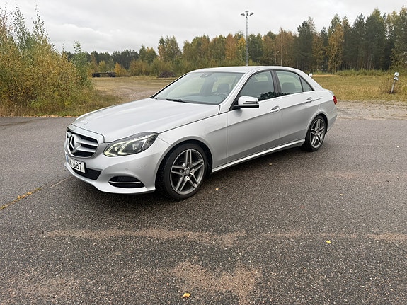 Mercedes-Benz E220 5 of 8