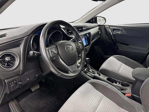 Toyota Auris 8 of 13
