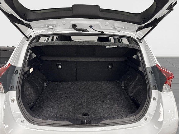 Toyota Auris 12 of 13