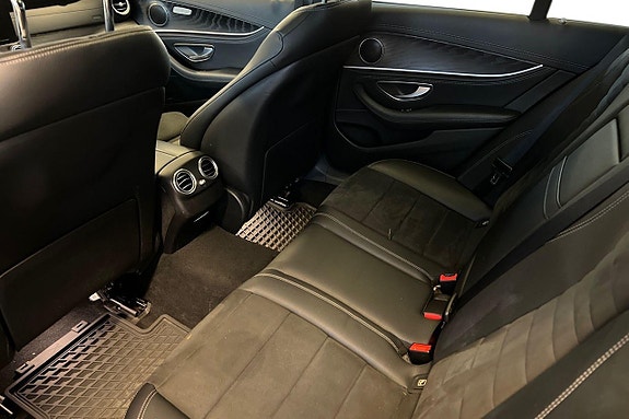 Mercedes-Benz E220 11 of 23