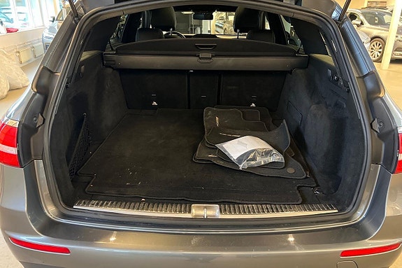 Mercedes-Benz E220 21 of 23