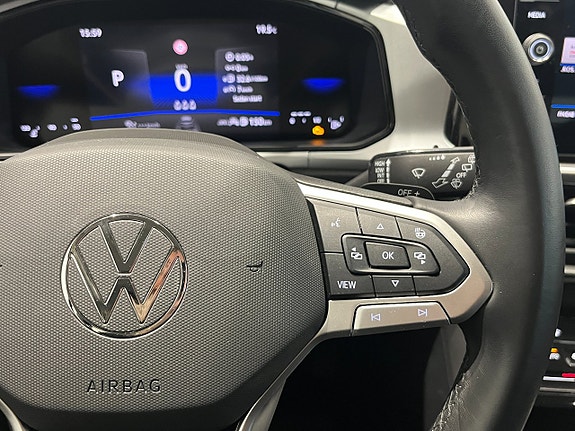Volkswagen T-Roc 12 of 18