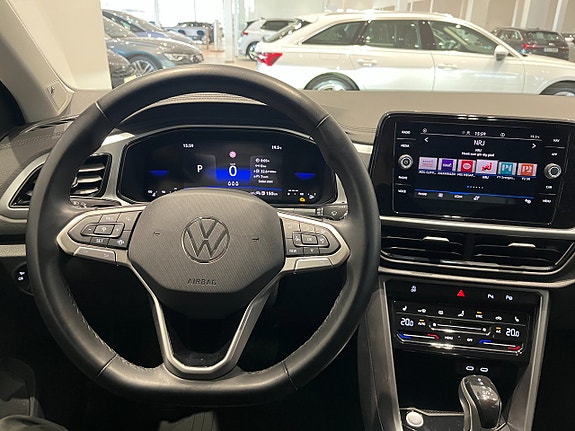 Volkswagen T-Roc 10 of 18