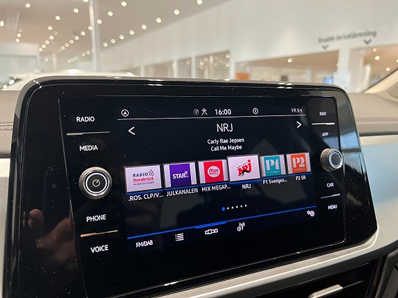 Volkswagen T-Roc 16 of 18