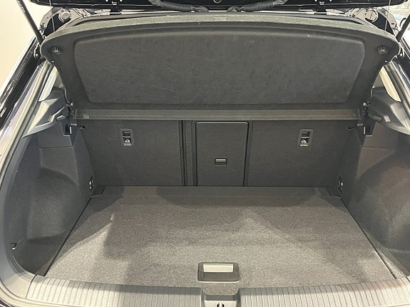 Volkswagen T-Roc 6 of 18