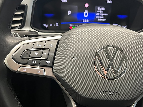 Volkswagen T-Roc 11 of 18
