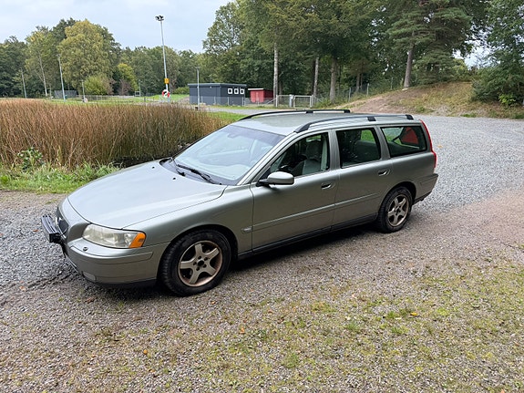 Volvo V70 3 of 6