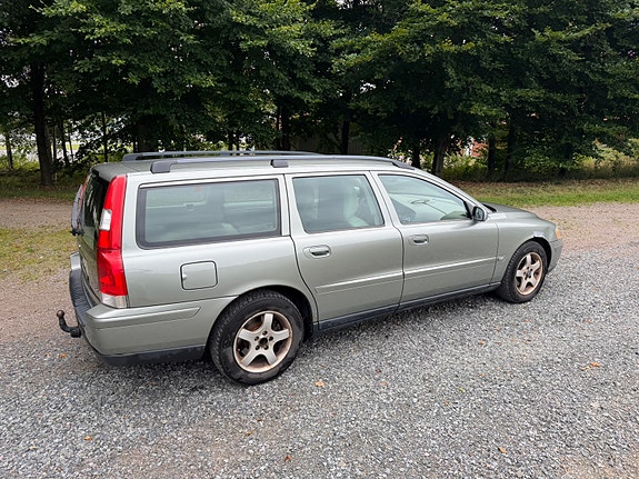 Volvo V70 2 of 6