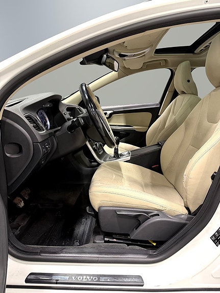 Volvo V60 10 of 24