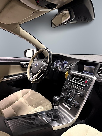 Volvo V60 15 of 24