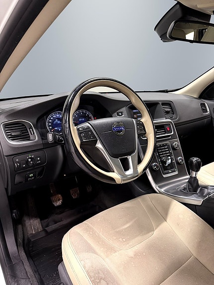 Volvo V60 12 of 24