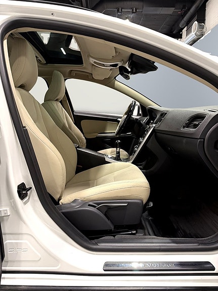 Volvo V60 16 of 24