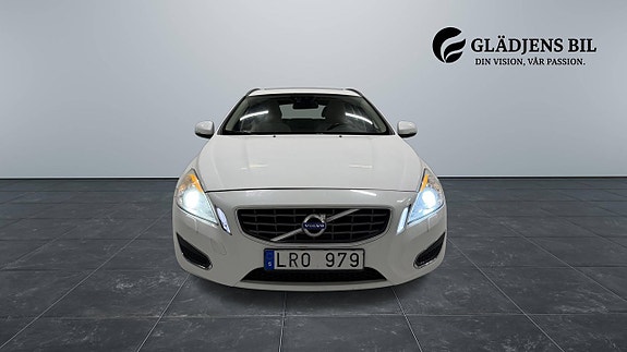 Volvo V60 2 of 24