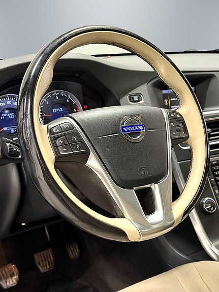Volvo V60 13 of 24