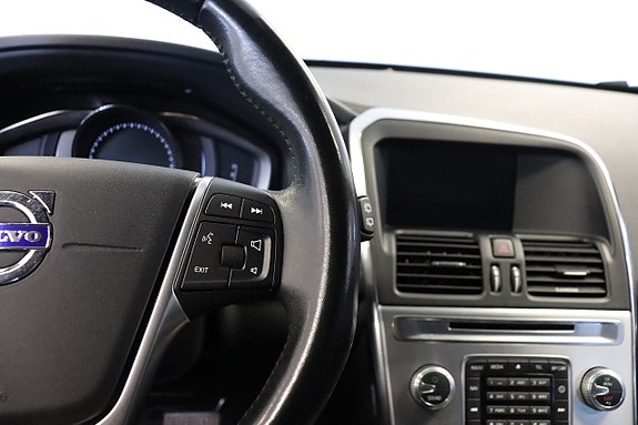 Volvo XC60 10 of 16