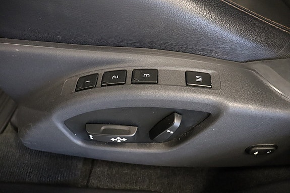 Volvo XC60 13 of 16