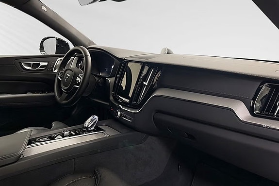 Volvo XC60 6 of 12
