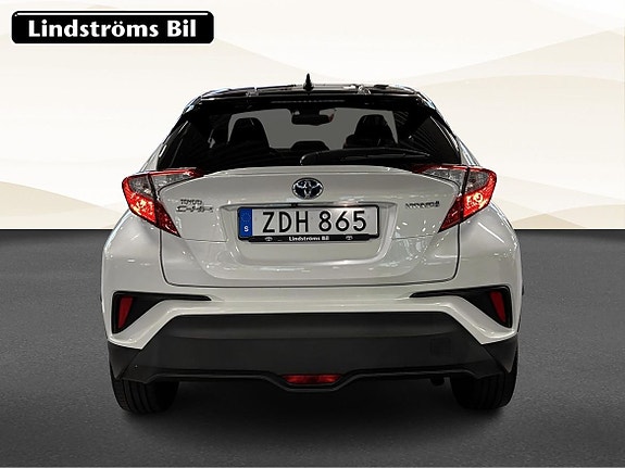 Toyota C-HR 8 of 19