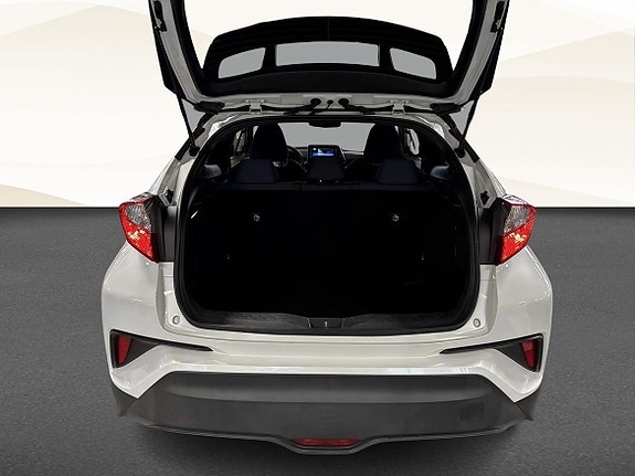 Toyota C-HR 13 of 19