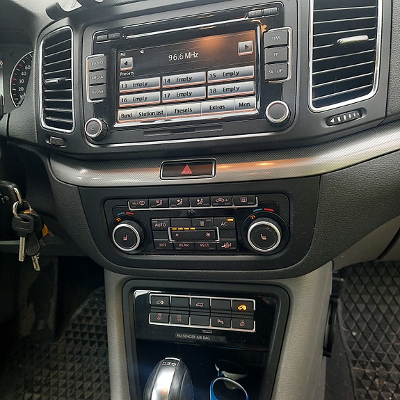 Volkswagen Sharan 2 of 12