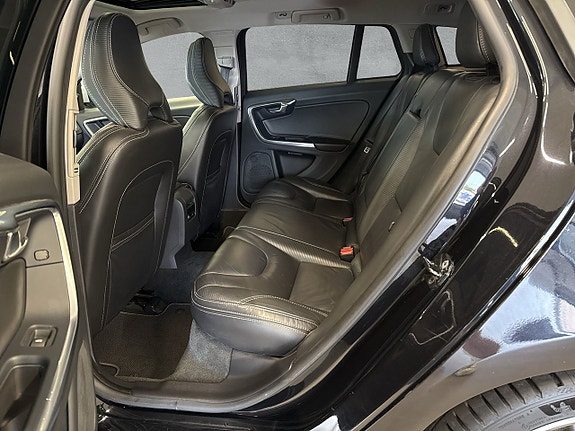 Volvo V60 11 of 30