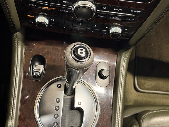 Bentley Continental Flying Spur 17 of 18