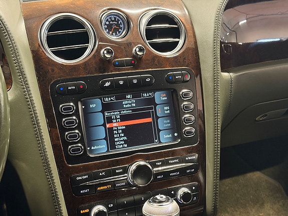 Bentley Continental Flying Spur 16 of 18