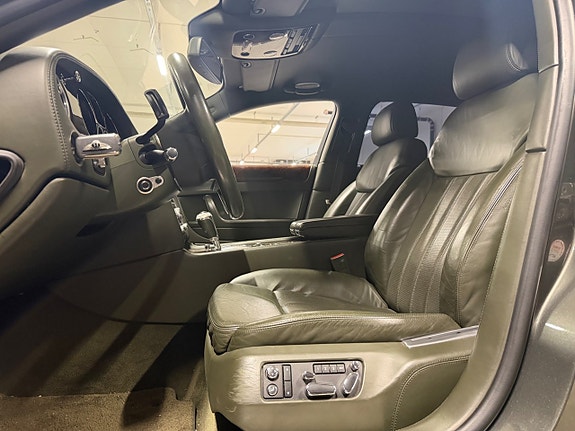 Bentley Continental Flying Spur 12 of 18