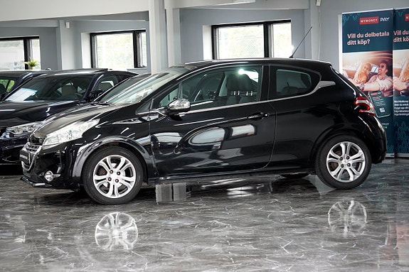 Peugeot 208 4 of 14