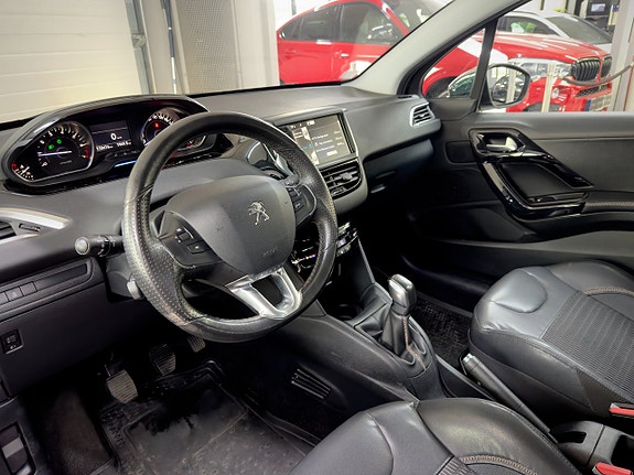 Peugeot 208 11 of 14