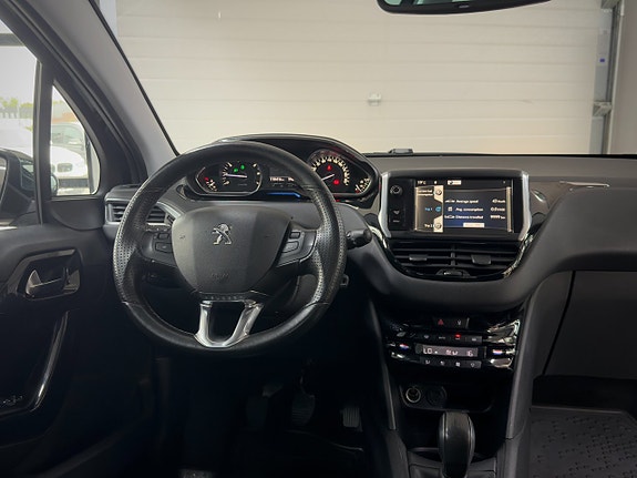 Peugeot 208 12 of 14