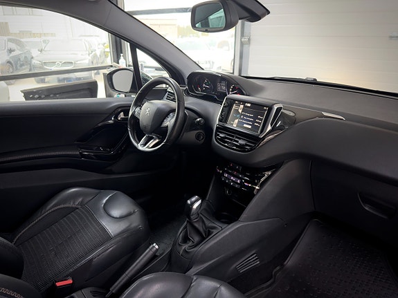 Peugeot 208 10 of 14