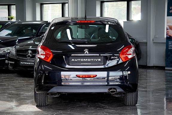 Peugeot 208 3 of 14
