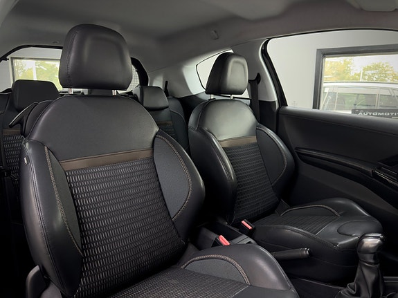 Peugeot 208 9 of 14
