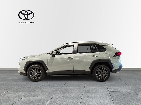 Toyota RAV4 4 of 11