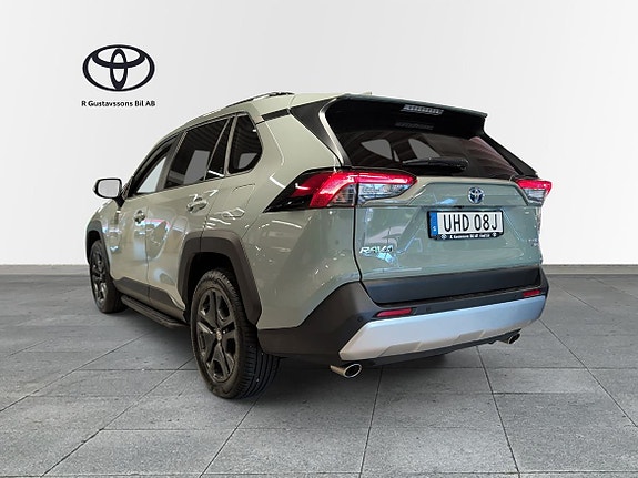 Toyota RAV4 3 of 11