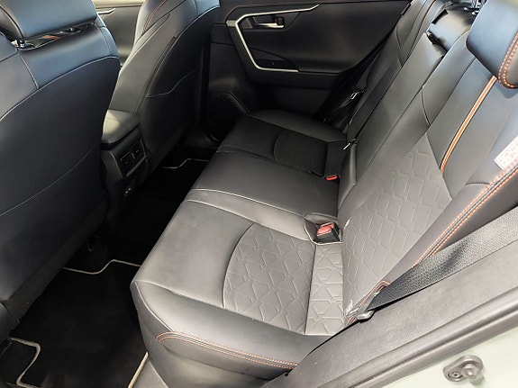 Toyota RAV4 8 of 11